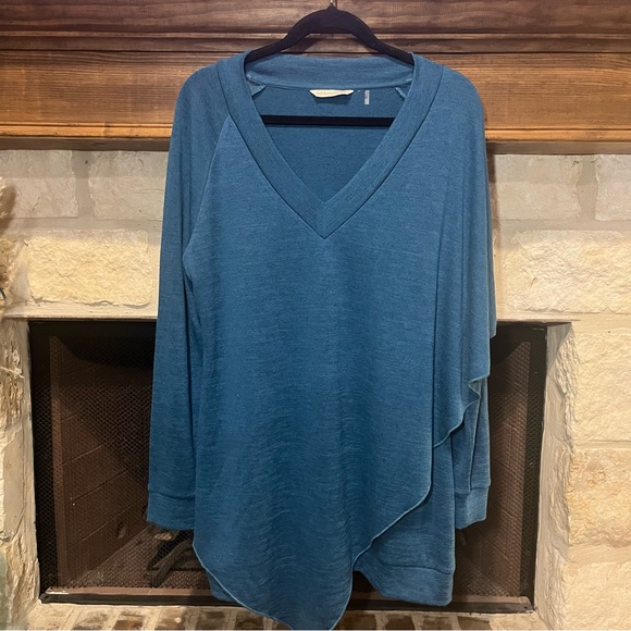 Soft Surroundings Madeline Long sleeve asymmetrical Tunic Top - Picture 3 of 9